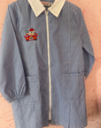 Grembiule a quadretti azzurro con zip